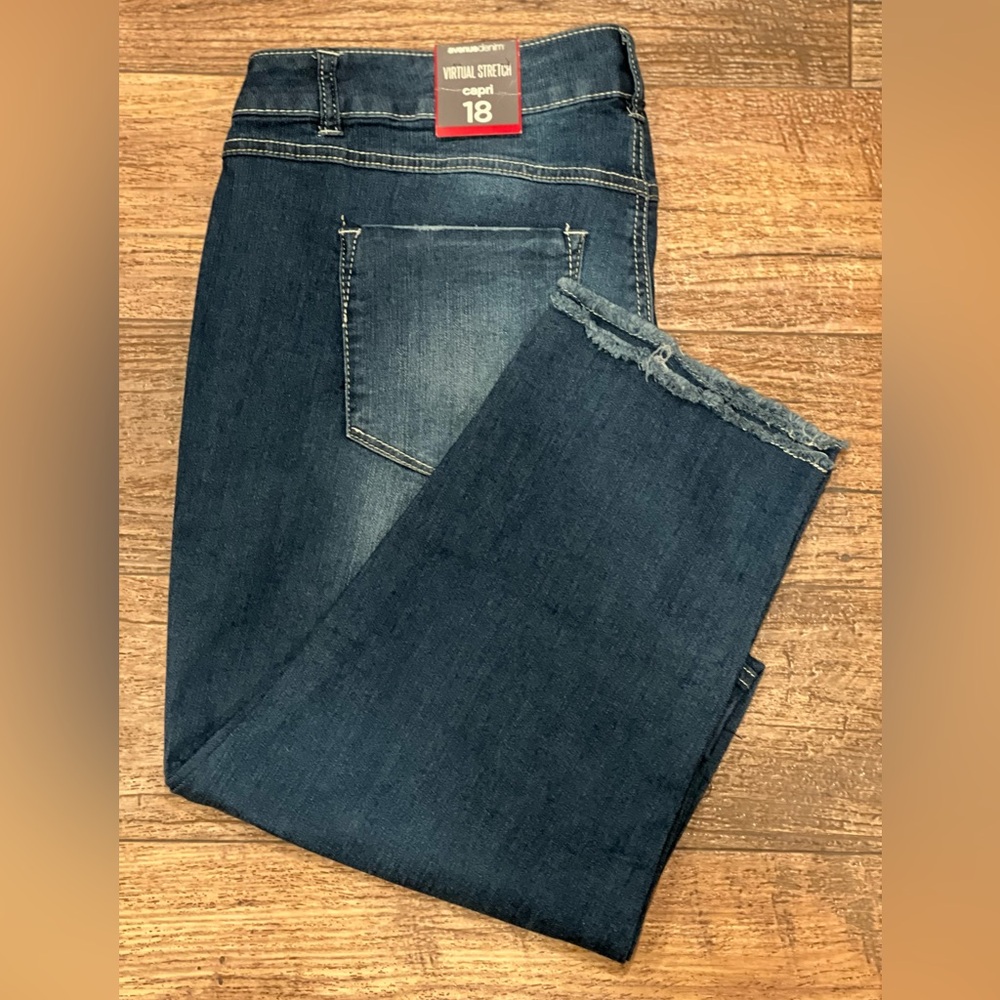 Avenue | Capris - Virtual Stretch Denim